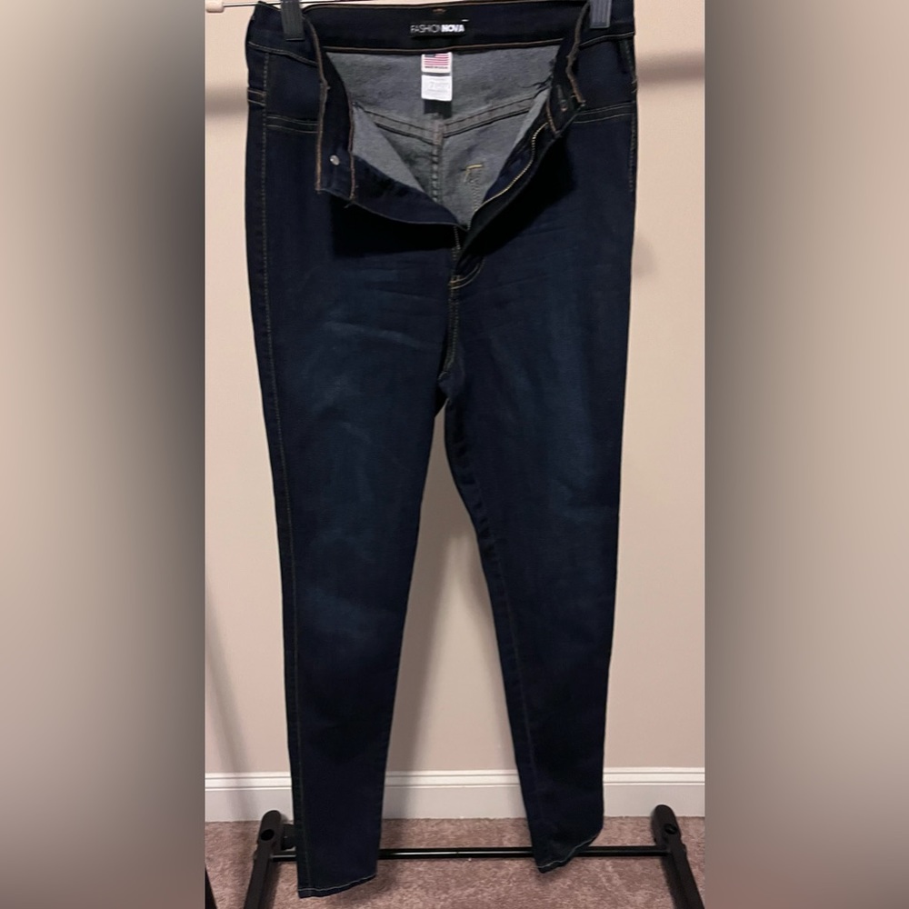 FASHION NOVA Classic High Waist Dark Denim. Size 7